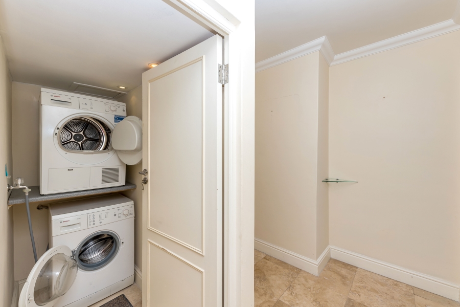 To Let 2 Bedroom Property for Rent in Sea Point Western Cape